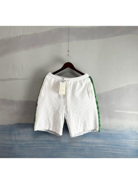GUCCI Gucci white terry cloth shorts with all-over red and green stripe print