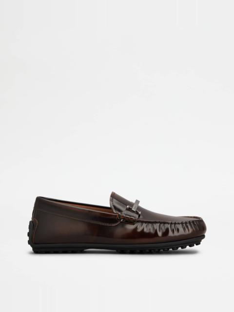 Tod's CITY GOMMINO DRIVING SHOES IN LEATHER - BROWN