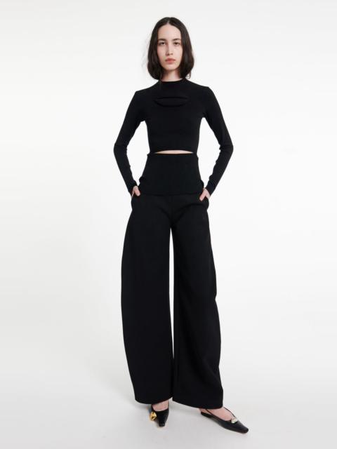 A.W.A.K.E. MODE KNIT TOP FRONT WAIST LINE CUTOUT LIP APPLIQUÉ BLACK