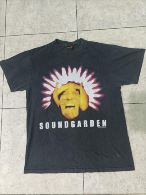 Other Designers Bandtees 
SOUNDGARDEN "BLACK HOLE SUN"
SIZE: L (55x74) ©1994
TAG: Brockum
Condition Black faded