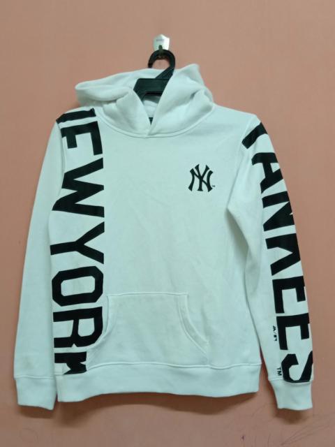 Other Designers Majestic - Big Logo Hoodie