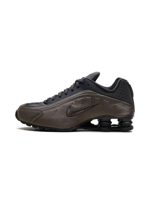 Nike Shox R4 WMNS "Ironstone Off Noir"