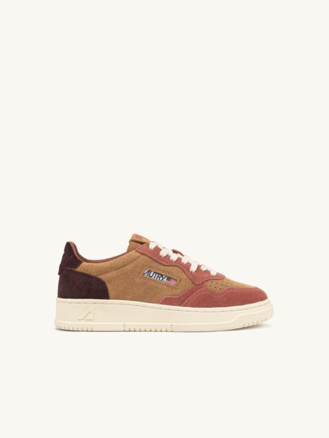 AUTRY MEDALIST LOW SNEAKERS IN TRICOLOR BONITO STREET AND WINE SUEDE