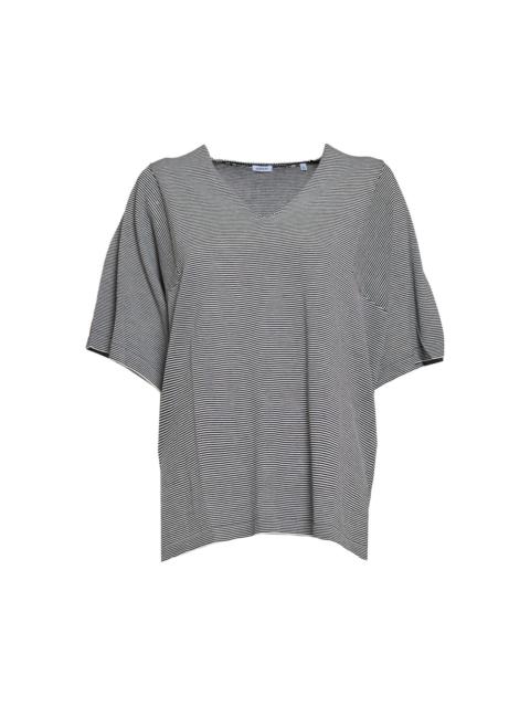 V-neck T-shirt