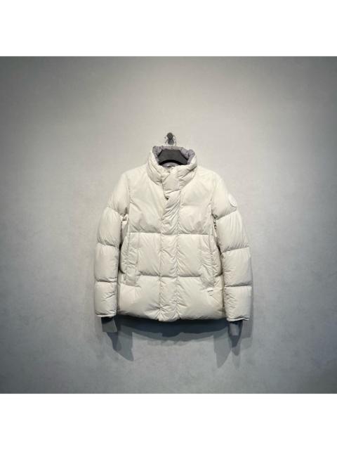 Canada Goose Canada Goose down jacket with white side logo.