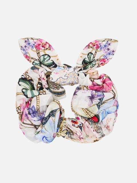 CAMILLA SCRUNCHIE WITH TRINKET
