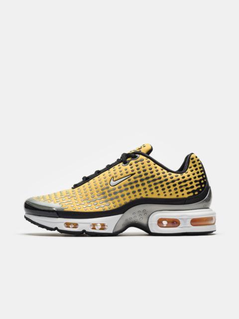 Nike Air Max Plus VII Sneaker in Varsity Maize/White/Black