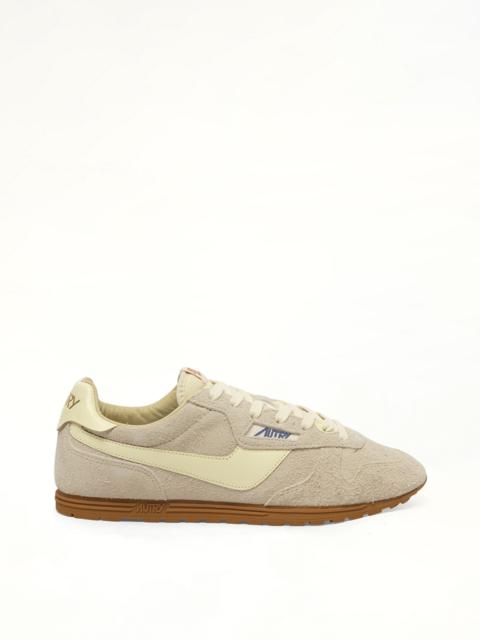 AUTRY Windspin Low Sneakers in Wife/Rutabaga