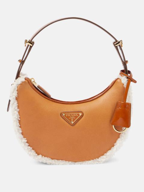 Arqué Small shearling-trimmed leather shoulder bag