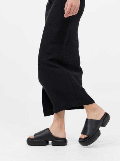 ST. AGNI Minimal Pillow Slides - Black