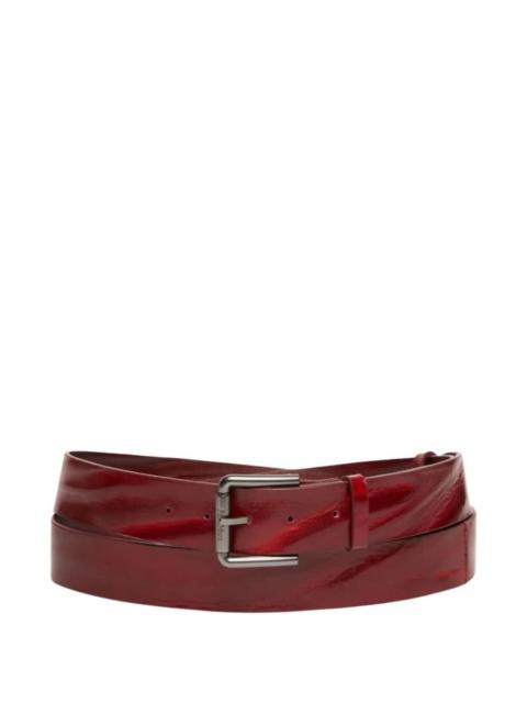 Max Mara Introducing the "BUCKLE40XLONG" belt from MAX MARA, a luxurious accessory that epitomizes elegance. 