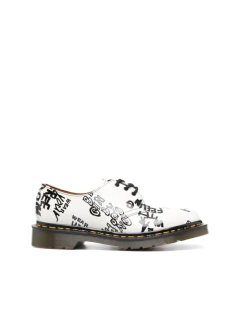 Comme des Garçons Comme des Garçons x Dr. Martens text-print Derby shoes