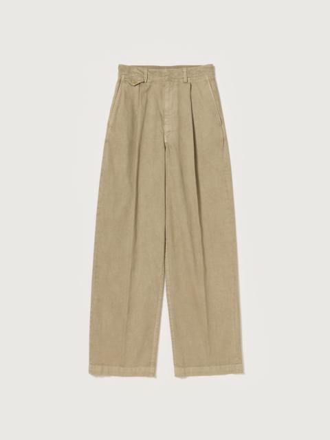 AURALEE GARMENT-DYED FINX LIGHT CHINO ONE-TUCK WIDE PANTS