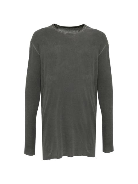 long-sleeved T-shirt