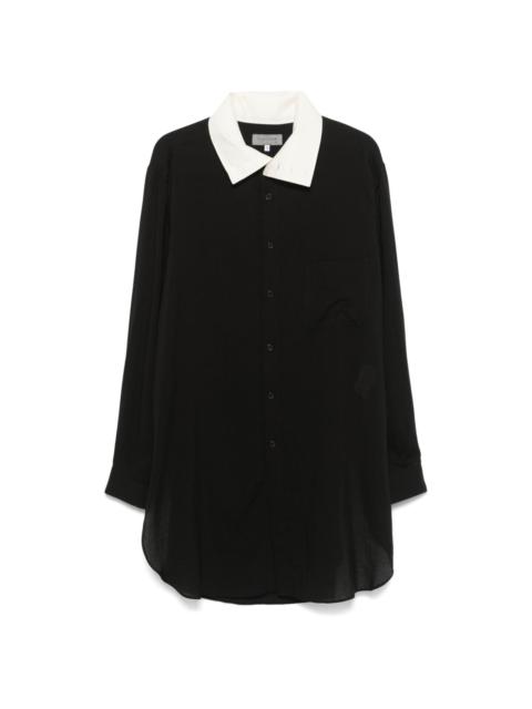 contrasting-collar shirt