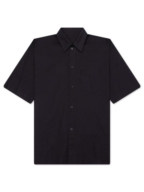 ISSEY MIYAKE STREAMLINE S/S BUTTON UP SHIRT - DARK BROWN
