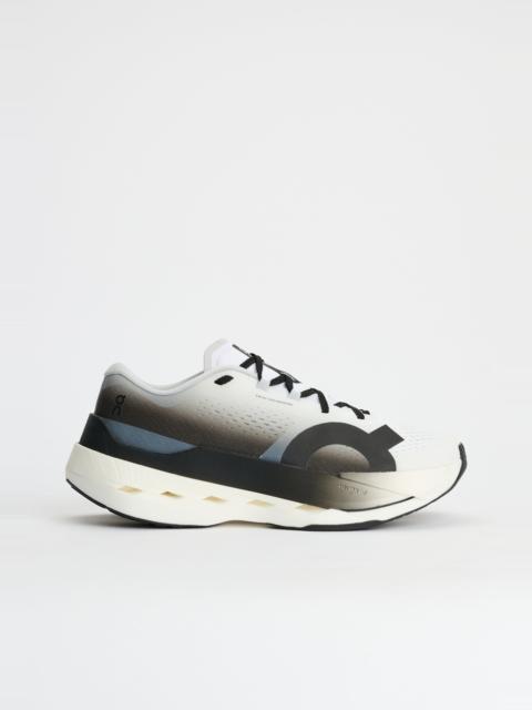 On ON CLOUDBOOM MAX WHITE / BLACK