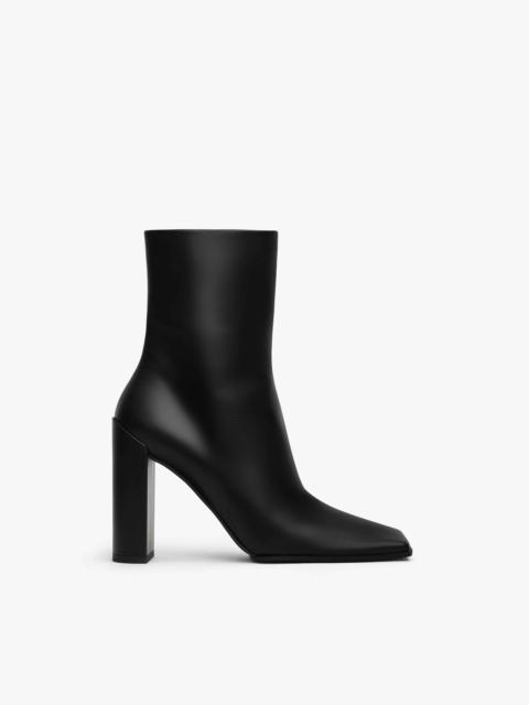 Alaïa SQUARE ANKLE BOOTS IN CALFSKIN