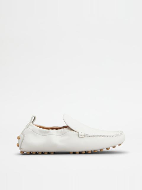 Tod's GOMMINO DRIVING SHOES IN LEATHER - WHITE