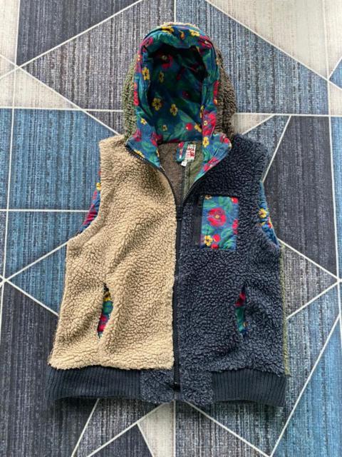 Other Designers Outdoor Style Go Out! - TITICACA SHERPA PILE MULTICOLOR FLORA SLEEVELESS HOODIE