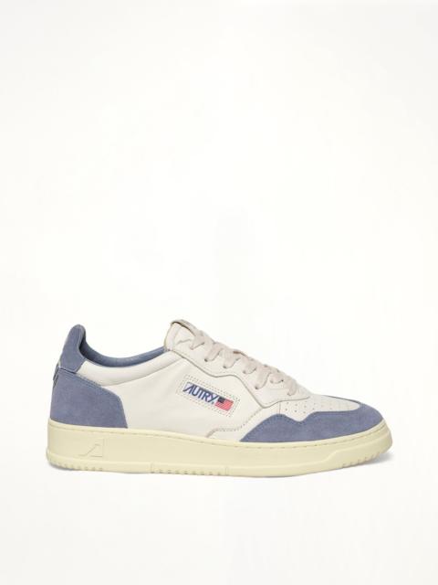 AUTRY Medalist Low Sneaker in White/Claudia