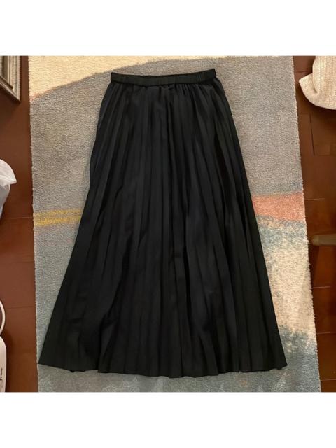 Other Designers UNIQLO Pleated A-lined Skirt with Elastic Waistband in Navy