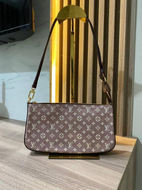 Authentic Louis Vuitton Pochette Shoulder Bag