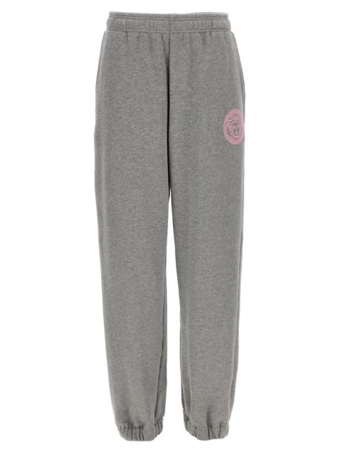 ボトムスその他 VERSACE SS24 'La Medusa' joggers (10142941A10156 2EH40) VERSACE - JOGGING PANTS WITH AMPLIFIED MEDUSA PRINT