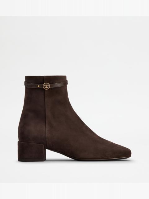 Tod's ANKLE BOOTS IN SUEDE - BROWN
