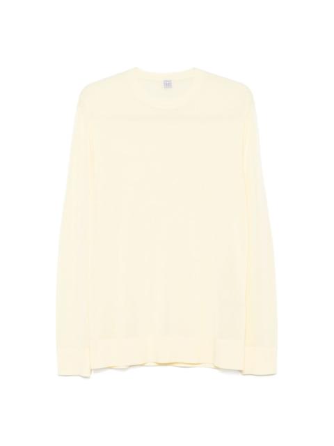 long-sleeved T-shirt