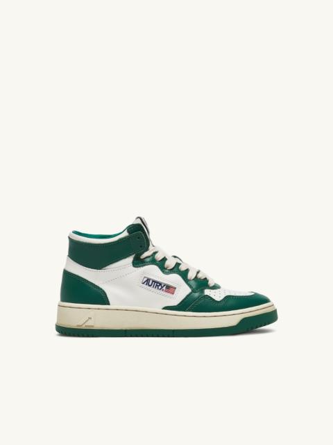 AUTRY MEDALIST MID BICOLOR SNEAKERS IN WHITE AND GREEN LEATHER