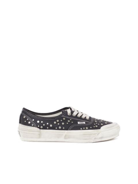 low-top sneakers