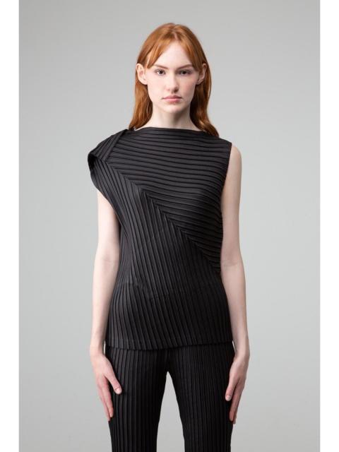 ISSEY MIYAKE $790 Issey Miyake Angled Pleated Sleeveless Top