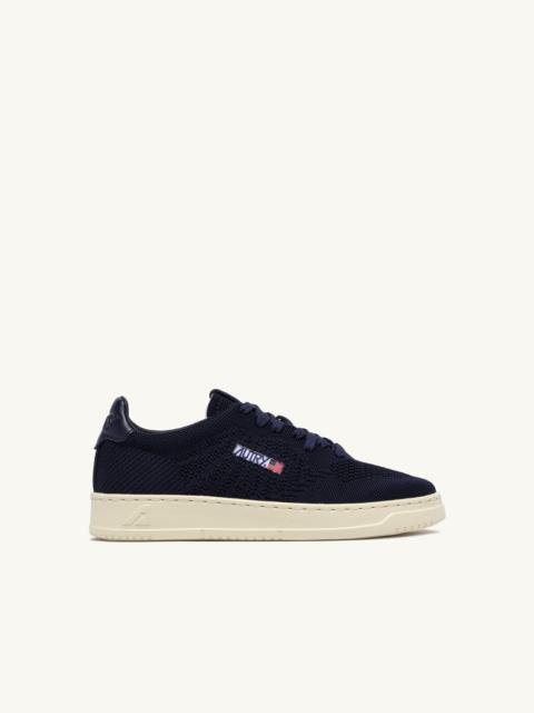 AUTRY MEDALIST EASEKNIT LOW SNEAKERS IN SPACE BLUE KNIT