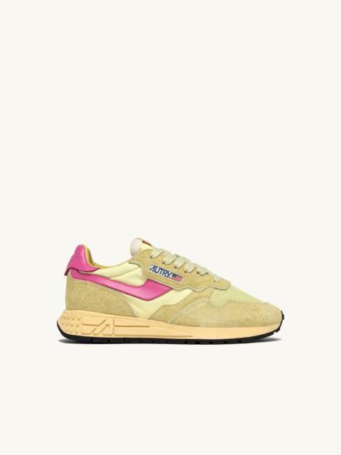AUTRY REELWIND LOW SNEAKERS IN STRAW AND CHATEAU ROSE NYLON AND SUEDE