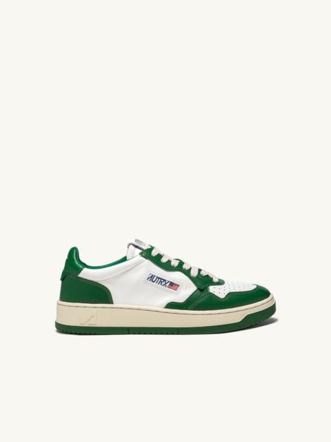 AUTRY MEDALIST LOW BICOLOR SNEAKERS IN WHITE AND GREEN LEATHER