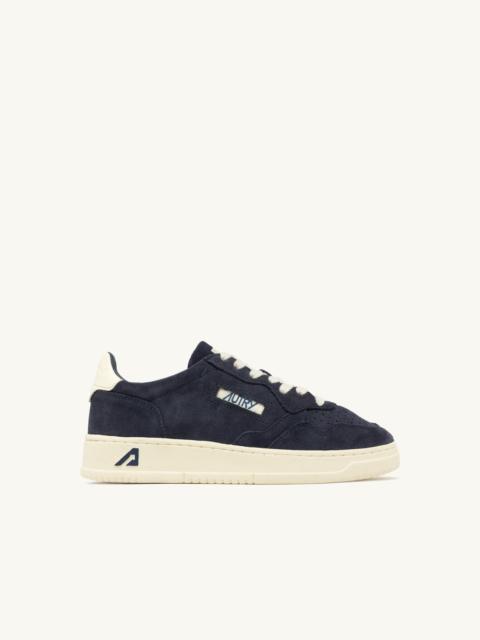 AUTRY MEDALIST LOW SNEAKERS IN SPACE AND WHITE SUEDE