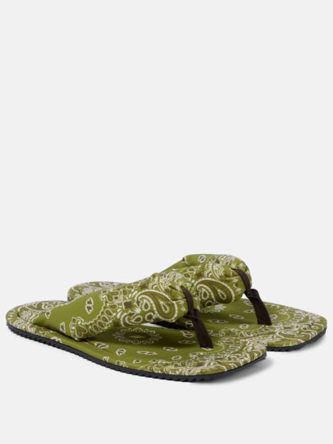 THE ATTICO Indie bandana printed thong sandals