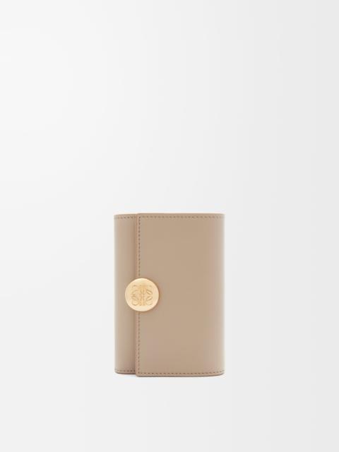 Loewe Pebble small vertical wallet in shiny nappa calfskin