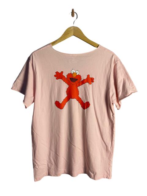 Other Designers Uniqlo - 🔥SALE🔥SESAME STREET X KAWS SHIRTS