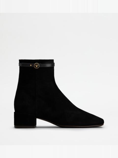 Tod's ANKLE BOOTS IN SUEDE - BLACK