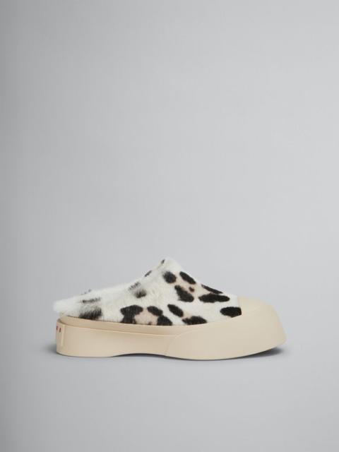 WHITE ANIMALIER PRINT SHEARLING PABLO SABOT