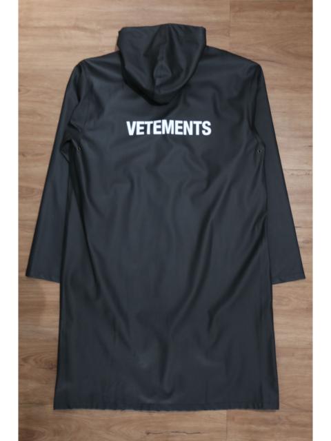 VETEMENTS Vetements - F/W 18 - Oversized Rain Coat