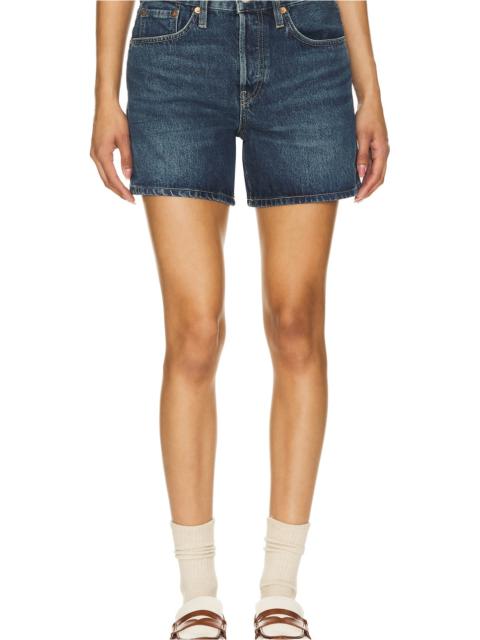 RE/DONE SHORTS MIT MITTLERER LEIBH&Ouml;HE BOY