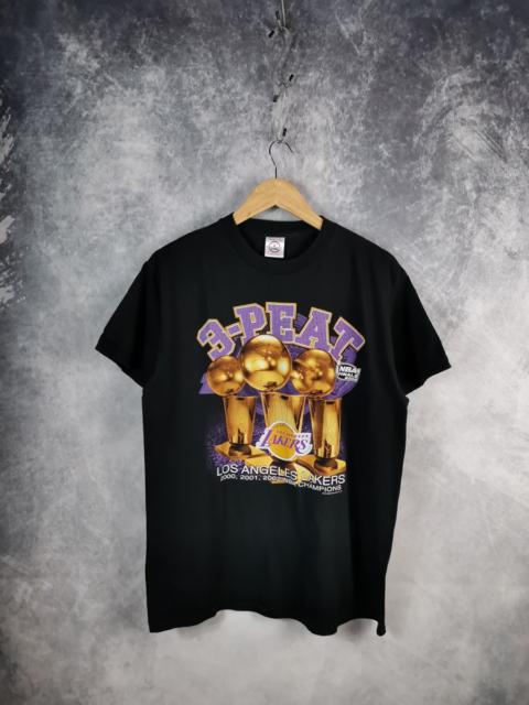 Other Designers Lakers - 3-Peat Championship Trophy tee