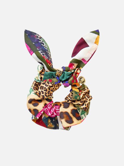 CAMILLA SCRUNCHIE WITH TIE AND CHARM