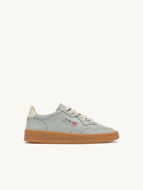 AUTRY MEDALIST LOW SNEAKERS IN MILITARY AND MARSHMALLOW LEATHER