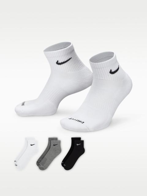 Nike Nike Everyday Plus Cushioned Training Ankle Socks (3 Pairs)
