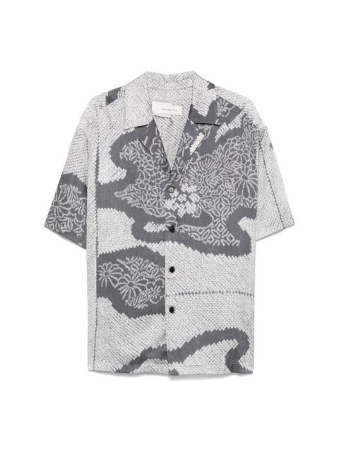 graphic-print shirt