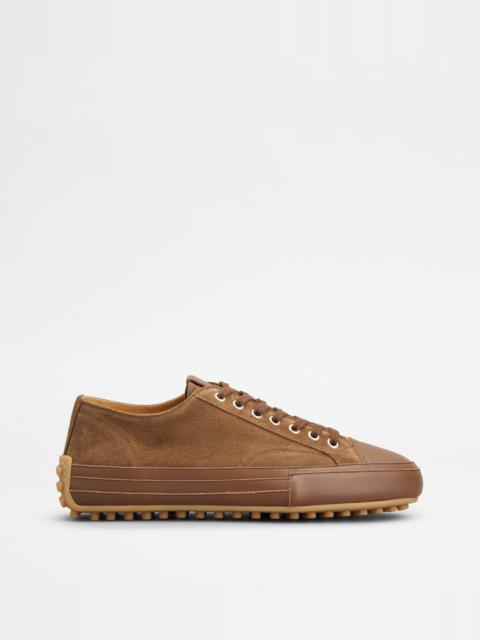 Tod's SNEAKERS IN SUEDE - BROWN